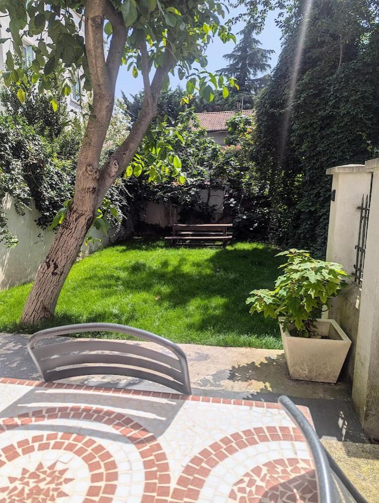 Mon petit jardin de ville Grenoble Extérieur photo