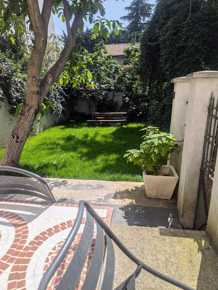Mon petit jardin de ville Grenoble Extérieur photo